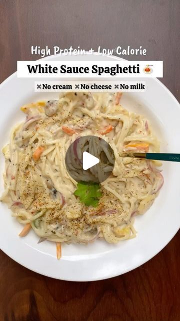 Aarzoo Sethi on Instagram: "Creamy & Healthy White Sauce Pasta 🌿🍝 Satisfy your pasta craving with a plate of  healthy & creamy Pasta. Drizzled in a delectable sauce , this awesome pasta combine the pleasure of indulgence with the benefit of wholesome meals and also with the all essential nutrients. 🌿🍝  ✅ No Cream  ✅No Cheese ✅No Milk   For white sauce 🌿  📌 Blanched cauliflower  📌Paneer  📌Soaked cashews  📌Garlic cloves 📌Water to blend   Blend this all together into a smooth paste ❤️🌿  For Pasta 🍝🌿  📌Olive oil 📌Veggies of choice 📌Water to adjust sauce consistency  📌Salt 📌Red chilli flakes 📌Black pepper powder  📌Piri - piri  📌Italian seasonings . . Follow @dietnaree for more healthy & craving satisfied recipes .  . . . (pasta , spaghetti , red sauce pasta , white sauce pa Spaghetti Red Sauce, Healthy White Sauce Pasta, White Sauce Spaghetti, Healthy White Sauce, Healthy Creamy Pasta, Pasta White Sauce, Pasta Craving, Spaghetti Red, Creamy Spaghetti