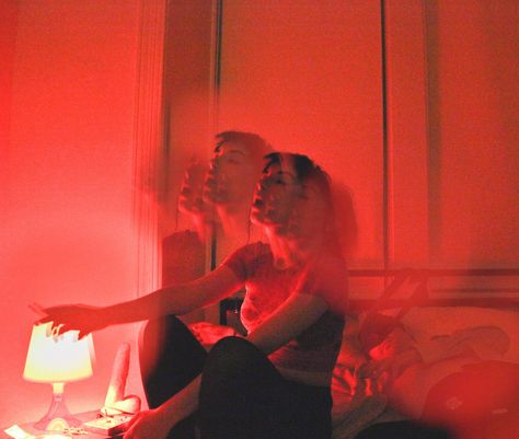 Robert Doisneau, Foto Art, 인물 사진, Red Aesthetic, Two People, Red Light, Photography Inspo, Aesthetic Photography, Light Red