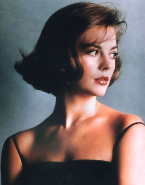 22 Interesting Old School Pics From The Vault Of History Splendour In The Grass, Natalie Wood, Elizabeth Hurley, Raquel Welch, Actrices Hollywood, Cindy Crawford, Photo On Wood, Grace Kelly, 인물 사진