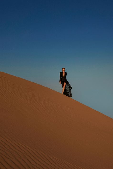 Sarah Krick for Numéro Russia with Lana Zakocela | Fashion Editorials Sandune Photoshoot, Desert Photography Model, Lana Zakocela, Desert Photoshoot Outfit, Desert Fashion Shoot, Desert Fashion Editorial, Desert Fashion Photography, Desert Editorial, Desert Photoshoot Ideas