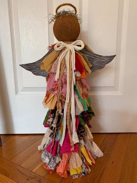 Rag Rug Tree, Diy Make And Sell Project Ideas, Rag Angels Diy, Rag Strip Crafts, High End Crafts To Sell, Plunger Christmas Tree Diy, Rag Trees With Tomato Cage, Rag Angel Diy, Rag Christmas Tree Diy