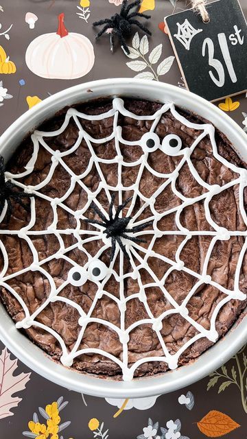 Spider Web Brownies, Spider Desserts, Brownie Halloween, Boxed Brownie Recipes, Just Egg, Halloween Brownies, Black Widow Spider, Box Brownies, Halloween Sweets