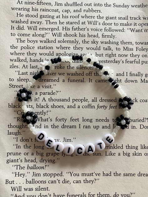 #taylorswift #erastour #taylorswiftfriendshipbracelets #erastourbracelets #friendshipbracelets Taylor Bracelets, Frendship Bracelets, Swift Bracelets, Cute Friendship Bracelets, Taylor Swift Tour Outfits, Bracelet Inspo, Friendship Bracelets With Beads, Friendship Bracelets Designs, Kandi Bracelets