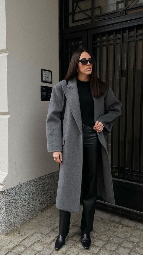 Black Wool Coat Outfit, Grey Wool Coat Outfit, Grey Jacket Outfit, Wool Coat Outfit, Grey Overcoat, Winter Coat Outfits, Gray Wool Coat, Middle Age Fashion, Black Wool Coat