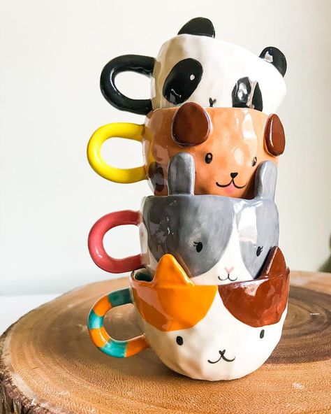 Handmade Coffee Mug, Ceramic Mug Design Ideas, Kids Ceramics Projects, Cute Pottery Ideas, Clay Cup Ideas, Ceramic Mugs Ideas, Bee Ceramics, Ceramic Art Ideas, Tea Pot Pottery