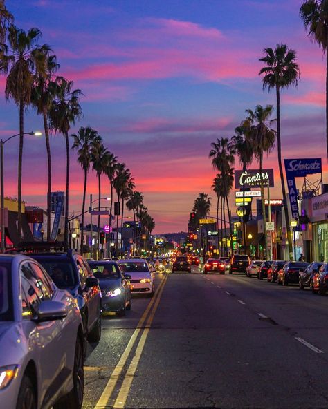 LOS ANGELES | Travel community’s Instagram profile post: “✨Some cotton candy for your Thursday... 👋🏻🍬🌴✨ Post by 📸 @lenafound 😍 ✨ ✈Mark your photo with tag #losangelesworld and we`ll post it! ✨ #LA…” Los Angeles Sunset, Los Angeles Wallpaper, Los Angeles Aesthetic, Peisaj Urban, Ville New York, California Vibe, Sunset Boulevard, Los Angeles Travel, West Hollywood California