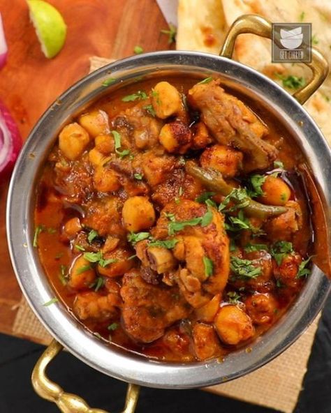 Get Curried on Instagram: "New Recipe Alert! If you’re bored of your usual chicken curry then this popular Lahori chicken chana curry is for you. A traditional dhaba style murgh cholay recipe made with juicy chicken pieces and chickpeas in a spicy masala. A must try recipe! Recipe by chef @chefdhawan_officials" Cholay Recipe, Murgh Cholay, Chicken Pieces, Chicken Curry, Juicy Chicken, Curry Chicken, Chickpeas, Chicken Recipe, Recipe Book