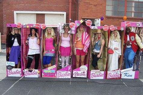 Halloween-Team Barbie--@Sharaun Davis!! I could so see you doing this! Barbie Softball Costume, Barbie Dress Up Costumes, Golddigger Costume, Barbie Fancy Dress, Best Group Halloween Costumes, 90s Barbie, Barbie Halloween Costume, Kostum Halloween, Carnaval Costume