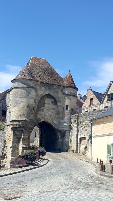 Via MaFamilleZen Chateau France, Beaux Villages, Destination Voyage, Beautiful Sights, Moyen Age, Beautiful Places In The World, Beautiful Architecture, Beautiful Buildings, Provence