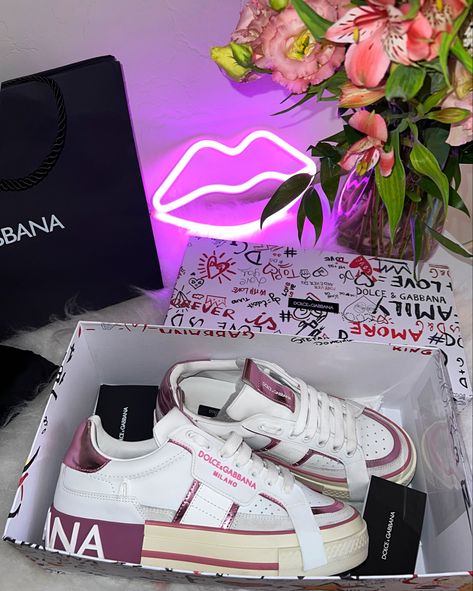 Dolce & Gabbana Tenis, Pink Shoes Sneakers, Dolce Gabbana Sneakers, Store Interiors, Dolce Gabbana Shoes, Pink Shoes, Dolce & Gabbana, Neon Pink, New Shoes