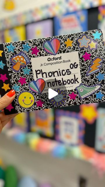 Cabrina 💖 on Instagram: "Phonics Notebooks ⬇️  For every phonics lesson I’ve taught this year, I’ve done some type of word work or printed an anchor chart to put into my students mini composition phonics notebooks!   Now that we’re down to the wire with school coming to a close, I’ve been reviewing previously taught phonics concept using @sweetfirstiefun phonics interactive anchor charts! I print them 50% and we glue it into our notebooks! We review the rule and brainstorm words together that fit the concept and record them into our notebooks. This routine has been so powerful! We do one concept a day!   Comment “LINK” to get the links to @sweetfirstiefun anchor charts & the mini composition notebooks!   #phonics #scienceofreading #scienceofreadingresources #teacher #teachers #elementary How To Use Notebooks Ideas, Word Of The Day Kindergarten, Interactive Phonics Notebook, Phonics Anchor Charts Second Grade, Phonics Bulletin Board Ideas, Phonics Notebook, Phonics Interactive Notebook, Phonics Anchor Charts, Phonics Bulletin Board