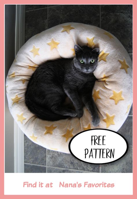 Sewn Cat Bed, Fleece Cat Bed Diy, Cat Bed Diy Sewing, Homemade Cat Beds, Cat Bed Ideas, Dog Bed Sewing Pattern, Pet Bed Pattern, Cat Bed Pattern, Fleece Pet Bed