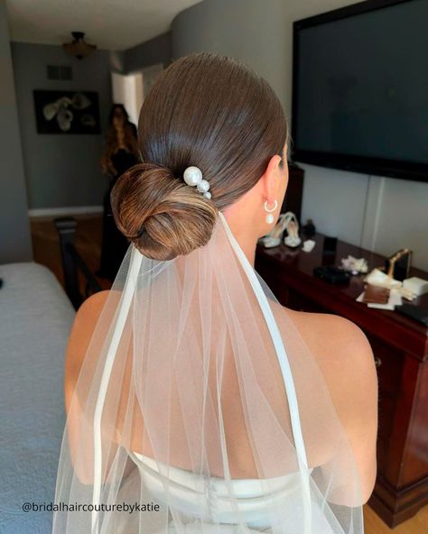 Bun Hairstyles For Wedding, Low Bun Bridal Hair, Low Bun Wedding Hair, Twist Hairstyle, Flat Twist Hairstyles, Wedding Bun, Bride Updo, Hairstyles For Wedding, Elegant Bun