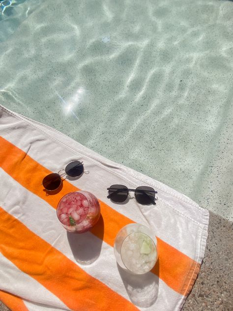 Pool Towel Aesthetic, Sunglasses Pool Aesthetic, Pool Food Photography, Vegas Pool Aesthetic, Pool Content Ideas, Summer At The Pool, Poolside Aesthetic Summer, Summer Pool Vibes, Pool Product Photoshoot