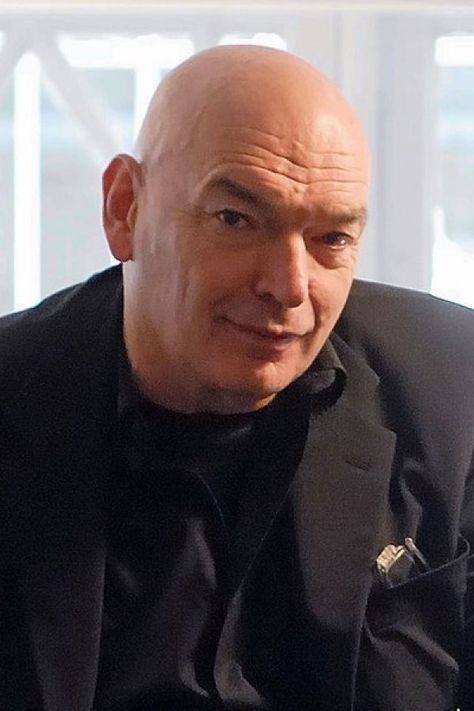 Jean Nouvel, maître du renouveau architectural Jean Nouvel Architecture, Architects Portraits, Architect Building, Jean Nouvel, Best Architects, Famous Architects, Urban Lifestyle, The Architect, Built Environment