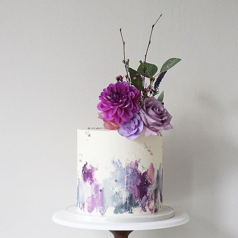 Elegant Purple Cake, Purple Cake Ideas, Purple Floral Cake, Floral Cake Ideas, Sprinkle Drip Cake, 40th Birthday Cake For Women, Purple Birthday Cake, Mum Cake, 75 Birthday Cake