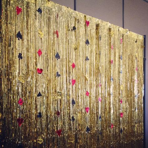 Vegas Themed Wedding, Streamer Party Decorations, Trendy Party Decor, Surprise Ideas, Super Party, Gold Birthday Party, Photo Booths, Party Background, Birthday Surprise Party