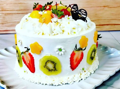 Do you ❤️ Fruit Cream Cake 🎉🔥 Fresh fruits like mango, kiwi, dragon fruit, strawberry and cherries layers between soft vanilla sponge cake and cream. Yummy 🤩🤩🤩🤩 Fresh Fruit Cake by Jolskitchen 😍😍😍😍😍😍😍😍😍 🎉🎉🎉🎉🎉🎉🎉🎉🎉🎉 Fruits Cake Birthday, Vanilla Fruit Cake, Fresh Mango Cake Design, Fresh Fruit Cake Design, Fruit Cream Cake, Fruit Cake Decoration, Fruit Topped Cake, Cake Decorated With Fruit, Kiwi Cake