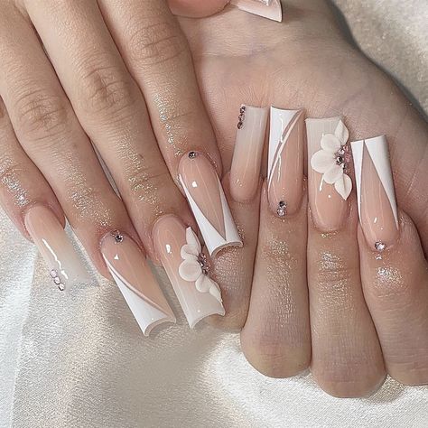 nails by: setsbycarolaa on insta <3 Colourful Acrylic Nails, Champagne Nails, Acrylic Nail Designs Coffin, Sophisticated Nails, Acrylic Nail Set, Long Acrylic Nail Designs, Winter Nails Acrylic, Nails Design With Rhinestones, Girly Acrylic Nails