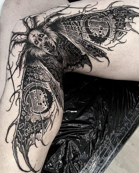 Tato Paha, Full Leg Tattoos, Goth Tattoo, Wicked Tattoos, Scary Tattoos, Muster Tattoos, Creepy Tattoos, Moth Tattoo, Spooky Tattoos