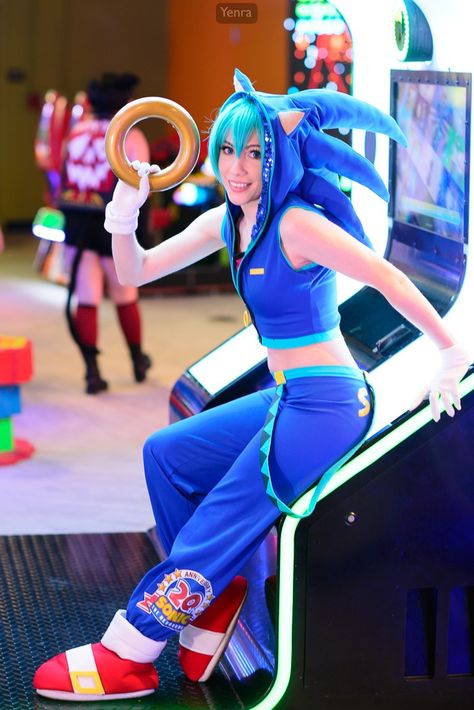 Gaming Cosplay Female, Arcade Outfit Ideas Aesthetic, Sonic Cosplay Girl, Sonic Costume Women, Sonic The Hedgehog Outfit, Video Game Costume Ideas, Video Game Cosplay Ideas, Video Game Cosplay Women, Sonic Halloween Costumes