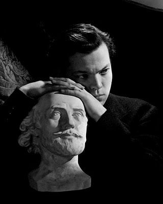 Orson Welles with a bust of Shakespeare as photographed by Cecil Beaton Citizen Kane, Fritz Lang, Walker Art, Cecil Beaton, Greta Garbo, Orson Welles, Katharine Hepburn, My Fair Lady, Photos Vintage