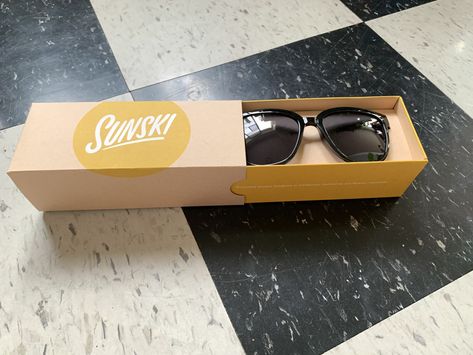 Sunglasses Packaging Design, Glasses Packaging, Eyewear Branding, Eyewear Packaging, Eyewear Store Design, Sunglasses Packaging, Glasses Trends, Sunglasses Box, Packaging Ideas Business