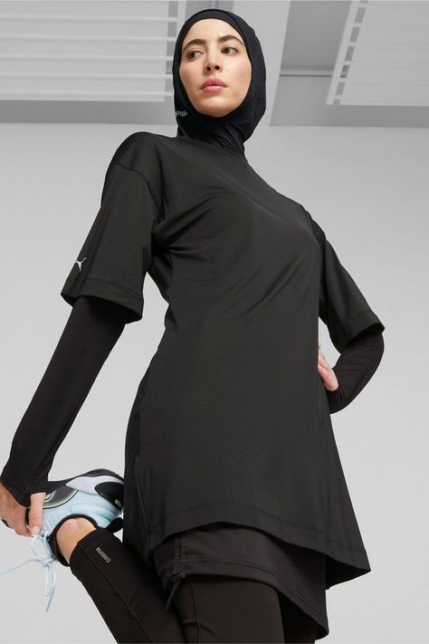 Creating a sport-focused workout regimen is a great way to enhance your physical fitness, whether you're aiming to improve performance in a specific sport or just looking to stay active. Sports Hijab Outfit, Hijabi Sports Wear, Hijabi Fitness, Muslim Sportswear, Modest Gym Clothes, Hijab Workout Outfit, Modest Workout Outfits, Modest Gym Outfits For Women, Hijab Sportswear