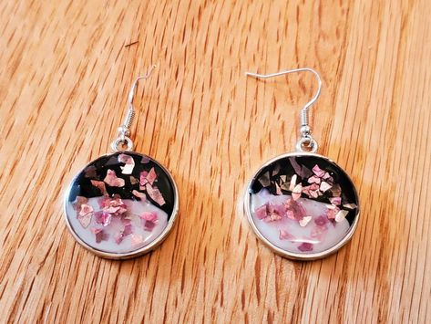 Pink Resin Earrings, Resin Jewelry Tutorial, Resin Jewlery, Feminine Jewelry, Diy Resin Projects, Resin Jewelry Diy, Earrings Circle, Diy Earring, Resin Ideas