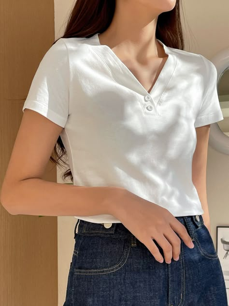 White Casual Collar Short Sleeve Knitted Fabric Plain  Embellished High Stretch  Women Tops, Blouses & Tee White Collar Top Outfit, White Shirt Woman Outfit, Half Sleeve Tops For Women, Business Casual Tops For Women Summer, White Polo Outfit Women, White Collared Shirt Outfit, White Polo Outfit, School Outfits For College Summer, White Tee Outfit