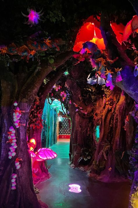 a dark pathway leads the viewer through a forest lit with glowing flowers and leaves. at the end the pathway is green tunnel. Boomtown Festival, Experiential Art, Neon Jungle, Outdoor Gazebo, 30 July, Kids Bedroom Inspiration, Magic Forest, Alice In Wonderland Party, Halloween Trees