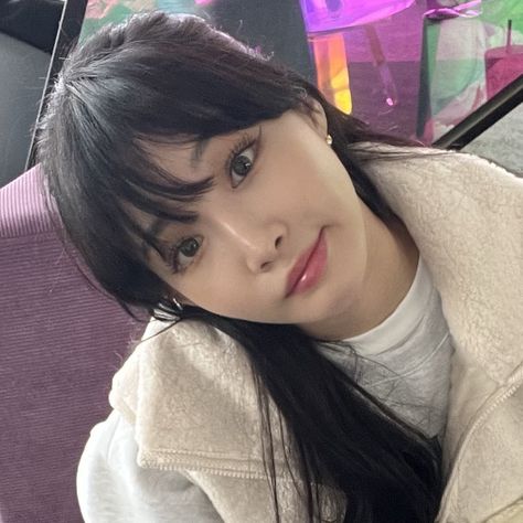 Kim Chungha, Black Hair, Hair, Black