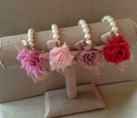 Bracelet Corsage, Chic Bridal Showers, Rakhi Design, Unique Bridal Shower, Boda Mexicana, Bridesmaid Pearls, Chic Flowers, Corsage Wedding, Flower Girl Gifts