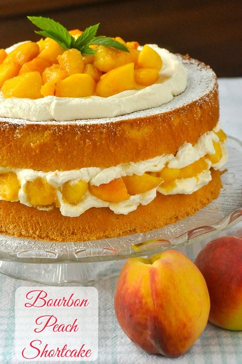 Vanilla Cake With Peach Filling, Bourbon Peach Cake, Peach Shortcake Recipe, Fruit Shortcake, Peaches Cake, Peaches Recipes, Fat Cake, Peach Shortcake, Cheesecake Oreo