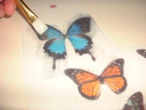 How To Make Realistic Edible Butterflies for Your Cake How To Make Butterfly For Cake, Edible Butterflies For Cakes, Fondant Butterfly, Edible Butterflies, Wafer Paper Butterflies, Edible Butterfly, Cake Tips, Wafer Paper Flowers, Decorating Cakes