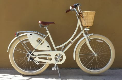 Peace Women's Cruiser Bike with Basket White Bike With Basket, Cute Bicycles, Sepeda Aesthetic, Cruiser Bike Basket, Beach Cruiser Bikes Women, Pretty Bikes, Aesthetic Bikes, Cute Bikes, Amsterdam Bike