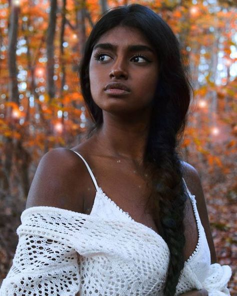 Amélie on Instagram: "Et prendre la clef des champs. 📸 @ludivinegouttenoire 🍁🦊" Dark Skin Models, Easy Little Girl Hairstyles, Long Hair On Top, Exotic Women, Dark Skin Beauty, African Girl, Pretty Skin, Dark Skin Women, Brown Girl