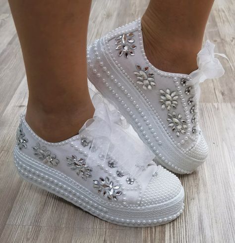 Wedding Tennis Shoes, Warm Winter Boots Women, Wedding Shoes Sneakers, Rhinestone Wedding Dress, Bridal Sneakers, White Bridal Shoes, Wedding Sneakers, Bridal Wedding Shoes, Bling Shoes