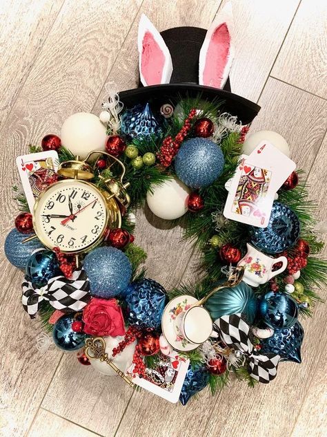 Alice In Wonderland Wreath Ideas, Alice And Wonderland Christmas, Alice In Wonderland Christmas Party, Alice In Wonderland Wreath Diy, Christmas Alice In Wonderland, Mad Hatter Christmas Tree, Alice In Wonderland Christmas Tree Ideas, Alice In Wonderland Crafts Diy, Alice In Wonderland Christmas Decor