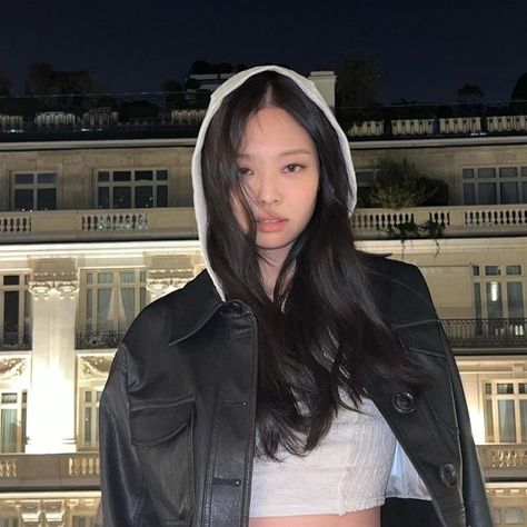 jennie icon Beautiful Profile Pictures, Guy Best Friends, Black Hair Kpop, Hair Icon, Autumn Outfit, Blackpink Jennie, Girl Icons, South Korean Girls, بلاك بينك