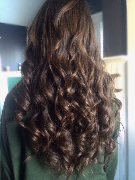 Curls Wavy Shiny Hair, Super Curled Hair, Light Curled Hair, Curled Hair Aesthetic, Straight Hair With Curls At The End, Soft Curls For Long Hair, 2b Curls, 2c Curls, Loose Curls Medium Length Hair