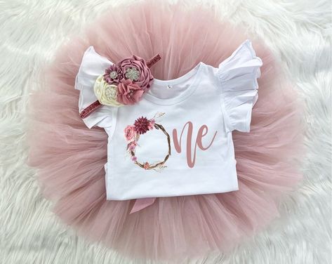 Rose 1st Birthday Theme, Wonderful 1st Birthday Theme, Rose Themed First Birthday Party, Isnt She Wonderful First Birthday Cake, Onderful Girl Birthday, Little Miss Onederful Birthday Cake, 1st Birthday Girl Outfit Ideas, Onederful Birthday Party Girl Theme, Isnt She Onederful Birthday Theme Boho