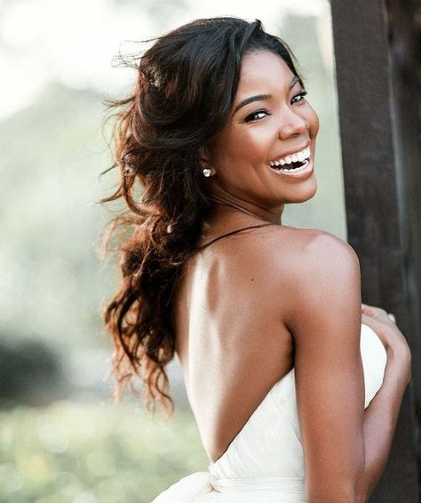 gabrielle union wedding makeup - We rounded up 17 celebrity wedding makeup looks that are so beautiful, you'll want to steal them for yourself. From natural, no-makeup makeup to full-on glam, we have something for everyone. Celebrity Wedding Hairstyles, Celebrity Wedding Hair, Celebrity Wedding Makeup, Celebrity Makeup Looks, Celebrity Wedding, Black Bridal, Gabrielle Union, Wedding Makeup Looks, Wedding Look