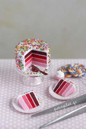 Miniature Cake - Shades of Pink | Flickr: Intercambio de fotos Stephanie Kilgast, Cercei Din Lut Polimeric, Valentines Brunch, Crea Fimo, Polymer Clay Cake, Miniature Cake, Tanah Liat, Doll Food, Mini Craft