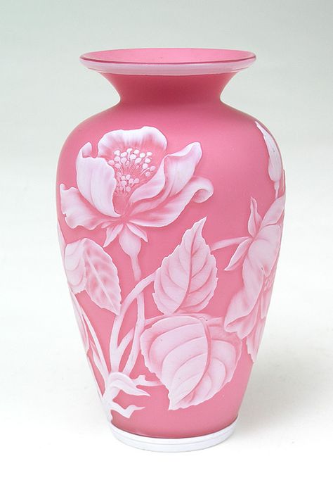 Rose Vase Glass Engraving, Wine Glass Art, Glass Bottles Art, Unique Pottery, Pottery Painting Designs, Vase Crafts, Rose Vase, Art Black And White, Gorgeous Glass