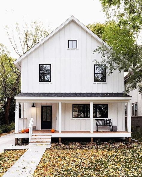 If you're a fan of rustic charm and modern aesthetics, then small modern farmhouse exterior might be what you're looking for. It's a design that combi... White Farmhouse Exterior, Board And Batten Exterior, Farmhouse Exterior Design, Vertical Siding, Bungalow Homes, Board And Batten Siding, Small Farmhouse, Modern Farmhouse Design, Craftsman Style Homes