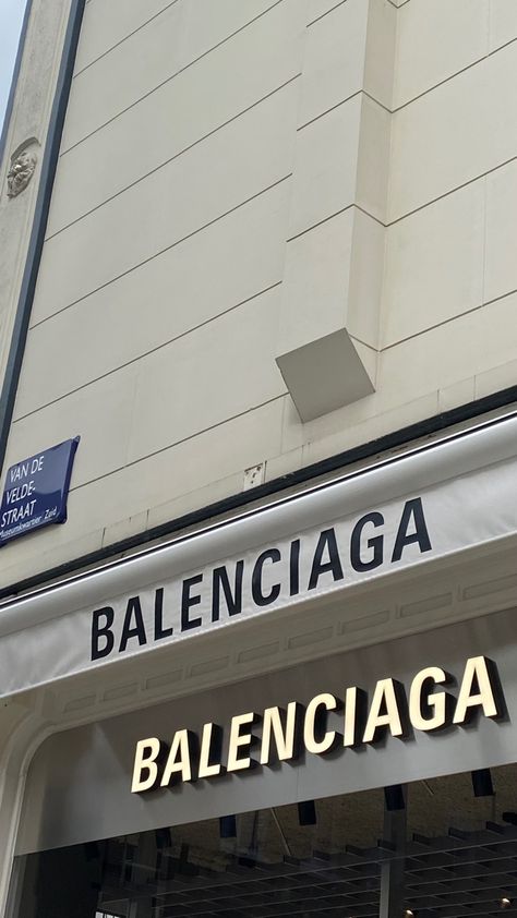 Luxury Stores Aesthetic, Balenciaga Logo Aesthetic, Balenciaga Store Aesthetic, Balenciaga Aesthetic Wallpaper, Designer Store Aesthetic, Designer Brands Aesthetic, Beige Style Fashion, Balenciaga Wallpaper, Balenciaga Aesthetic