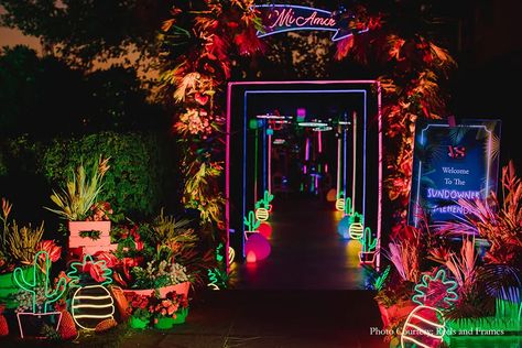 Neon Garden Party, Neon Signs Party, Neon Sangeet Decor, Neon Lights Decoration, Havana Nights Decorations, Neon Wedding Decor, Garden Led Lighting Ideas, Wedding Decor With Lights, Neon Event Decor