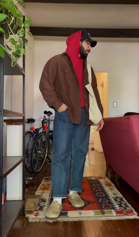 Men’s Plus Size Outfits Fall, Red And Brown Outfit Men, Over Size T Shirt Outfit Men, Cozy Mens Outfits, Mens Plus Size Fashion Men Street Styles, Men Tote Bag Fashion Street Styles, Cozy Outfit Men, Red Shirt Outfit Men, Red Hoodie Outfit Men