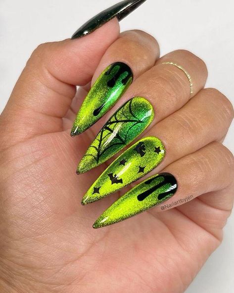 Nail the Spooky Season with These Halloween Ombré Nail Ideas Halloween Ombré Nails, Green Spooky Nails, Green Nails Halloween, Nails Halloween Aesthetic, Halloween Green Nails, Uñas Halloween Aesthetic, Cat Eye Halloween Nails, Halloween Nails Green, Unique Halloween Nails